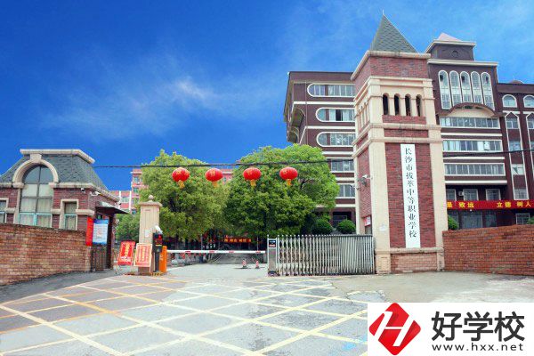 長沙市拔萃中等職業(yè)學(xué)校有哪些專業(yè)？學(xué)費(fèi)是多少？